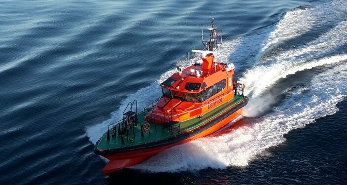 Båd fra DanPilot på havet.