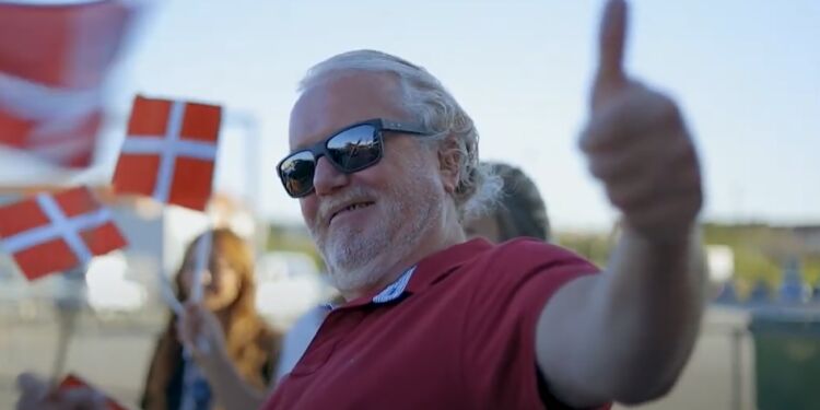 Ejvind Kjeldsen Jensen ved fejringen af sidste sommers genåbning af færgesejladsen mellem Kristiansand og Hirtshals. Foto: Arkiv.