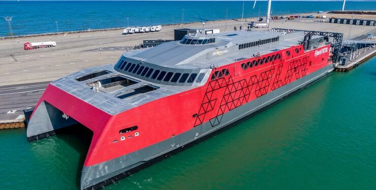 Fjord Lines hurtigfærge Fjord FSTR i Hirtshals Havn. Foto: Fjord Line.