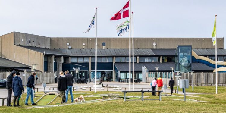 Minigolf- og fodboldgolfbaner bliver flittigt benyttet på Fyrklit. Foto: Elling.