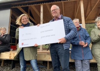 Hirtshals Sparekasses Gavefond er kendt for sine normalt store donationer, som her ved Æblelunden i Vidstrup. Nu rækker fonden hånden ud mod flere foreninger med et mindre “corona-beløb”.
