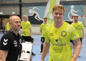En rørt Nicolai Leth Klinge takker af som elitehåndboldspiller efter en karriere, der har strakt sig fra serie 2 til Bundesligaen og senest til Elitesport Vendsyssel i den danske 1. division.