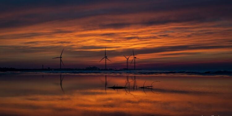 Solnedgang over Hirtshals Havn. Foto (arkiv): Jim Christensen.
