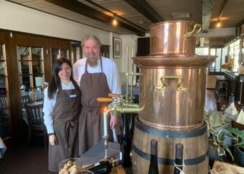 Klerly og Åge Vinther i restauranten på badehotellet Tannishus. Foto (arkiv): Niels Skipper.