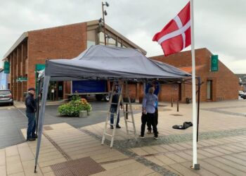 Fortovsmatroser i gang med frivilligt arbejde for Byforum Hirtshals. Foto: Arkiv.