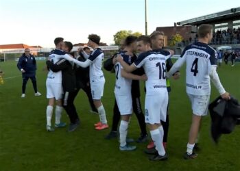 Krammene ville ingen ende tage i minutterne efter, at Vendsyssel FF i foråret sikrede sig endnu en sæson i 1. division. Foto: Arkiv.