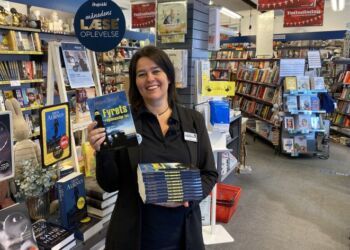 Fyrets Lys af Jørgen Biegel kan selvfølgelig købes i dden lokale Bog & idé i Hirtshals.