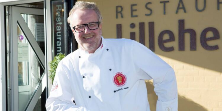 Indehaver Ejvind Kjeldsen Jensen ved Restaurant Lilleheden. Foto: Arkiv.