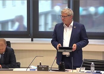 Kommunaldirektør Tommy Christiansen og tidligere borgmester Arne Boelt (S). Foto: Arkiv.