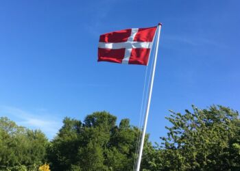 Dannebrog er hejst hjemme hos Michael Vajhøj.