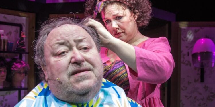 Hans Holtegaard på scenen i en af adskillige store roller hos Vendsyssel Teater. Foto: Jacob Stage.