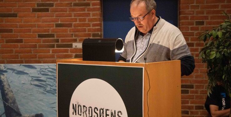 Jan Woller på talerstolen som næstformand i Hirtshals Fiskeriforening. Foto: Arkiv.