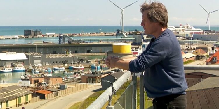 Per Kro kigger ikke længere forgæves efter liv og glade dage på Hotel Hirtshals. Foto: Arkiv.