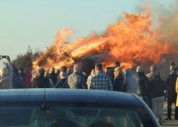 Sankt Hans Aften med bål på Tornby Strand. Foto: Preben Andersen.