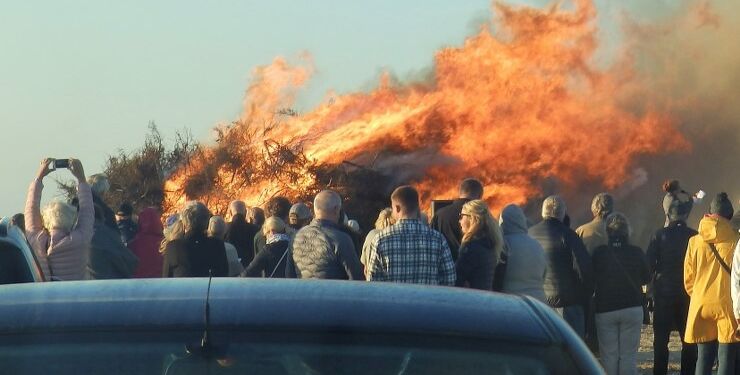 Sankt Hans Aften med bål på Tornby Strand. Foto: Preben Andersen.