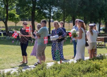 Studenterne vælter i denne tid ud i sommervejret fra blandt andet Hjørring Gymnasium. Foto: Peter Jørgensen.