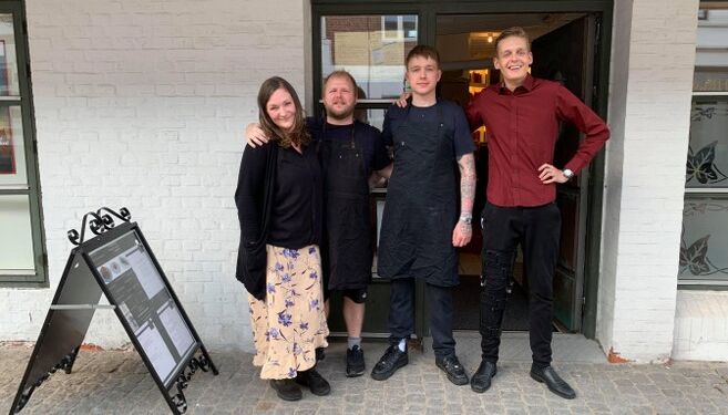 Camila, Thomas, Peter og Andreas tryllede onsdag aften hos Topholt & Andersen på Nørregade i Hjørring. Foto: Niels Skipper.