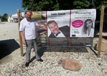 Åge Vinther præsenterer Amin Jensen på Tannishus.