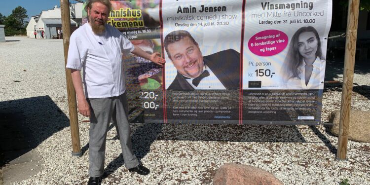 Åge Vinther præsenterer Amin Jensen på Tannishus.