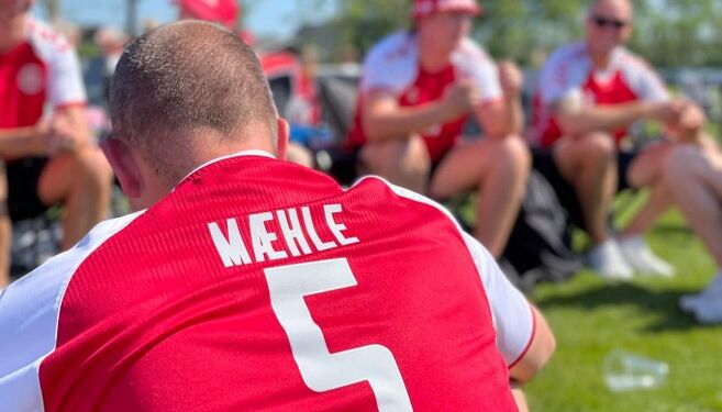 Fodboldhygge i Østervrå. Foto: Arkiv.