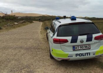 Politibil ved Rubjerg Knude syd for Lønstrup. Foto: Arkiv.