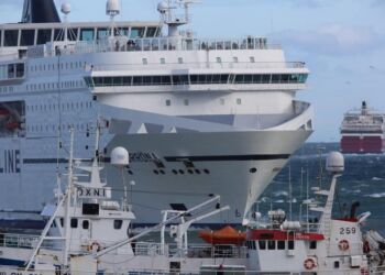 Trafikken var i dag tæt hos Hirtshals Havn. Foto: Mogens Bressay.