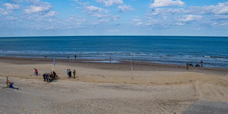 Fra eventen Hop i havet på Husmoderstranden. Foto: Elling.