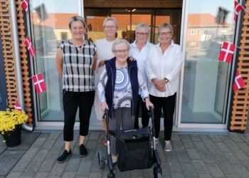 Fødselaren og hendes fire døtre.