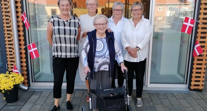 Fødselaren og hendes fire døtre.