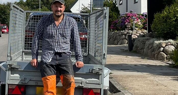 Thomas Klimek i arbejdstøjet. Lokalpolitikeren har selv en baggrund som uddannet i detailhandelen. Foto: Arkiv.