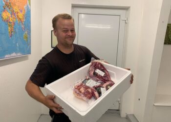 Patrick var en af de mnage glade kunder, der fredag hentede varer hos Kødboxen.