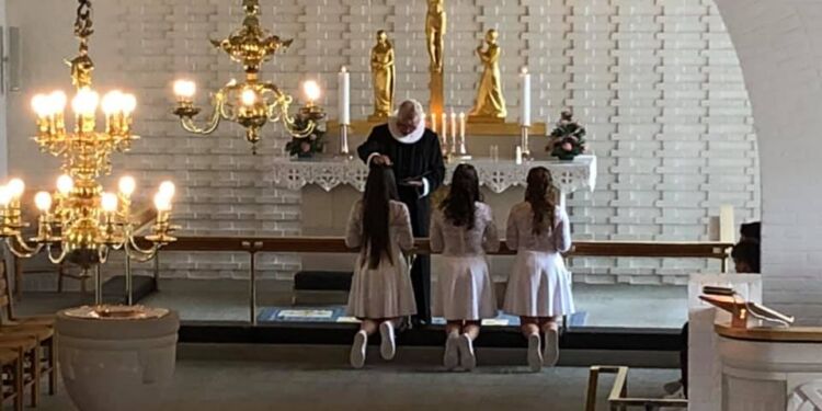Konfirmation i Hirtshals Kirke. Foto: Arkiv.