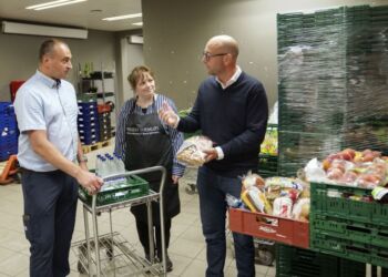 Fra madspild til måltid. Lancering af Stop Spild Af Mads landsdækkende portal til donation og modtagelse af overskudsmad GratisMad.dk. Gitte Johansen, stifter og daglig leder af Projekt Hjemløs, Købmanden David Johnsen, REMA 1000, Fødevareminister Rasmus Prehn.
Foto (arkiv): Keld Navntoft.