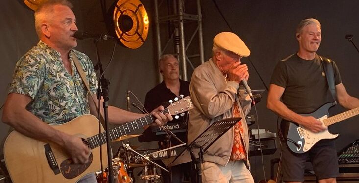 Lokale No Good i selskab med mundharpevirtuos Lars Krüger.