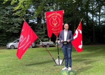 Fødevareminister Rasmus Prehn på ølkassen, da de lokale socialdemokrater fejrede jubilæet i Christiansgave. Foto: Arkiv.