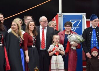 Familien samlet omkring Gullak Madsen. Foto: Arkiv.