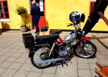 Knallerter foran Hirtshals Kro under Veterantræf. Foto: Arkiv.