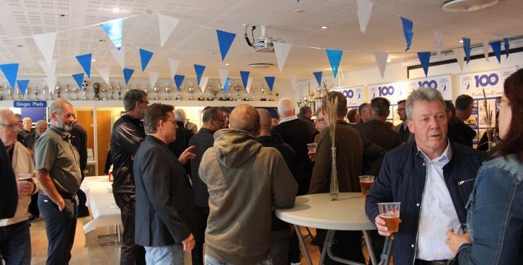 Festligt samvær under jubilæumsreception hos Hirtshals Boldklub. Foto: Arkiv.