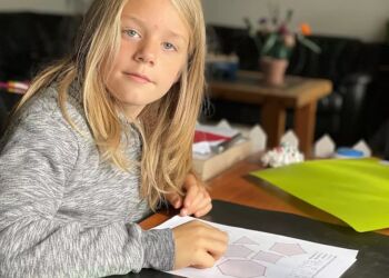 9-årige Alexander Tabken undervises i en ny onlineskole.
Foto: Emma Fjordbak / TV2 Nord.