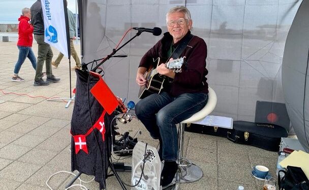 Musiker Chris Borup underholdt på Den Grønne Plads i Hirtshals. Foto (arkiv): Niels Skipper.