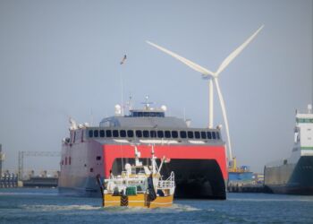 Fjord FSTR møder Milton i Hirtshals Havn. Foto (arkiv): Preben Andersen.