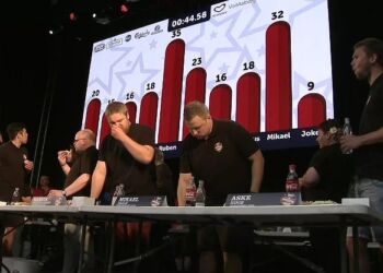 Ruben Mikkelsen er tidligere femdobbelt Danmarksmester i hotdog. Her ses han genvinde titlen i 2017.
Foto: Jesper Lange.