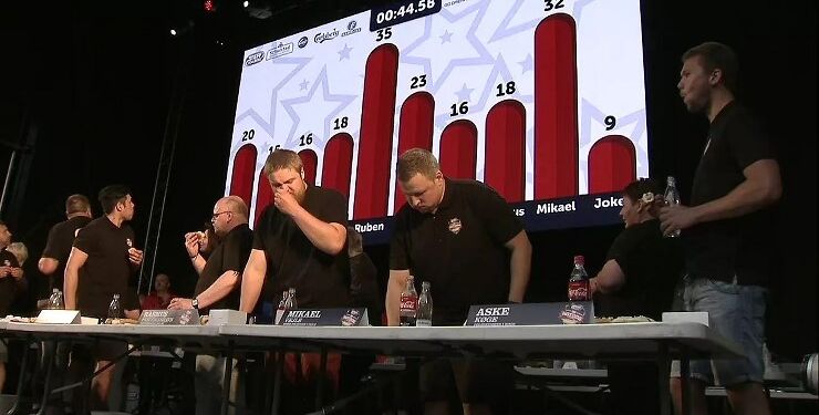 Ruben Mikkelsen er tidligere femdobbelt Danmarksmester i hotdog. Her ses han genvinde titlen i 2017.
Foto: Jesper Lange.