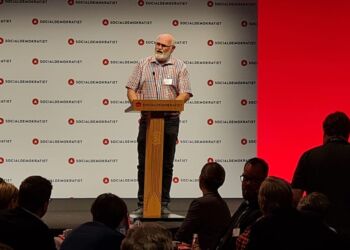 Hugo Frank Andersen på talerstolen ved Socialdemokratiets seneste kongres i Aalborg. Foto: Privat.