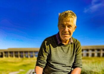 Lars Hansen foran Fyrklit. Foto (arkiv): Elling.