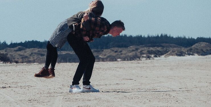 Nanna Nørholm fra Hjørring fik overbevist kæresten Frederik om at tage med hende tilbage til Nordjylland. En spændende rejse - men ikke uden frygt. Foto: Arkiv.