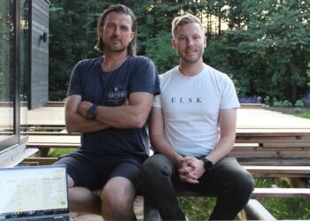 Kent Poulsen (til venstre) og René Mallin står bag Selvbygger+. Foto: HJEC.DK.