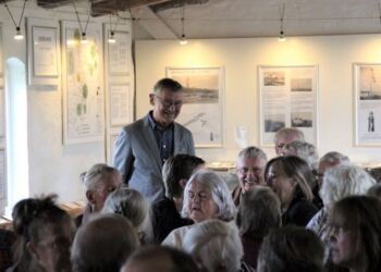 Knud Størup på hjemmebane og veloplagt i Madpakkerummet ved Hirtshals Fyr. Foto (arkiv): Niels Skipper.