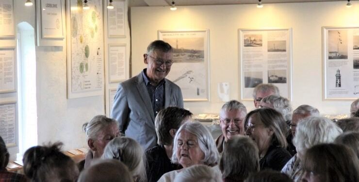 Knud Størup på hjemmebane og veloplagt i Madpakkerummet ved Hirtshals Fyr. Foto (arkiv): Niels Skipper.