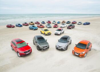 Biler samlet på stranden ved Tversted under Tannistesten i 2021. Foto: Arkiv.